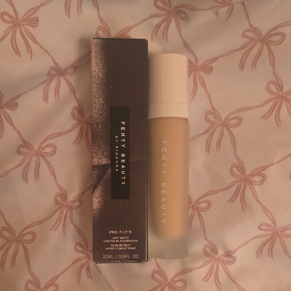 Fenty Beauty Pro Filt'r Soft Matte Foundation - Light Beige